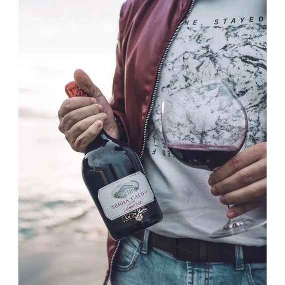 Lambrusco Semisecco Rosso Terra Calda IGT 11.5% - 75cl