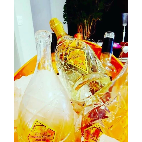 Spumante Moscato "Fashion Victim" aromatico di qualità dolce  7% - 75cl Astoria