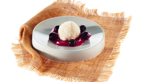 Petites truffes de riz au blanc de coco et au cœur rouge de griottes